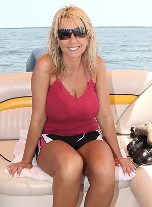 MILF Boat Porn Pictures